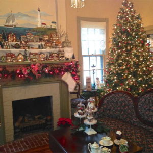Christmas-Cheery Cherry House-interior 600×600 interior photo of the the cape may Cherry House private home decorated for christmas